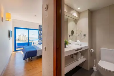 Un baño de Hotel Tahití Playa 4S