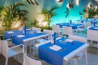 Un restaurante o sitio para comer en Hotel Montemar Maritim