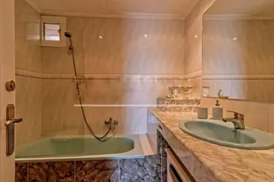 Un baño de Chalet Santa Susana