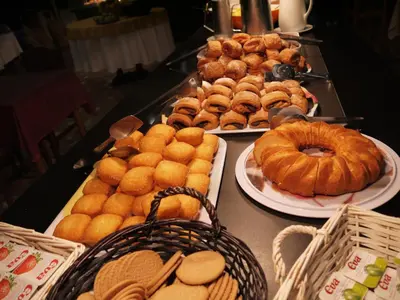 Comida en o cerca de este hotel