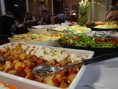 Comida en o cerca de este hotel