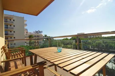 Un balcón o terraza de HomeHolidaysRentals Solmar