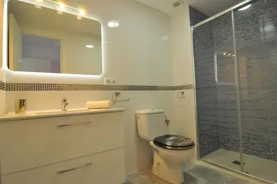 Un baño de HomeHolidaysRentals Solmar