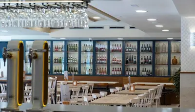 Un restaurante o sitio para comer en Rosamar Es Blau 4*s - Adults Only