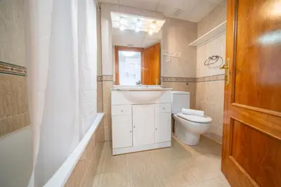 Un baño de HomeHolidaysRentals Santa Susanna VIII