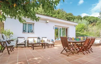 Un patio o zona al aire libre en Nice Home In St Cebrià De Vallalta