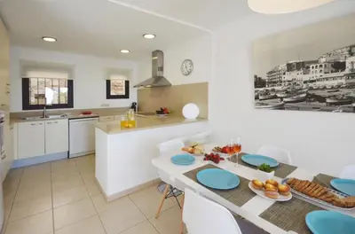 Comida en o cerca de esta villa