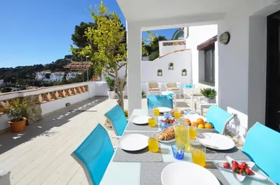 Comida en o cerca de esta villa