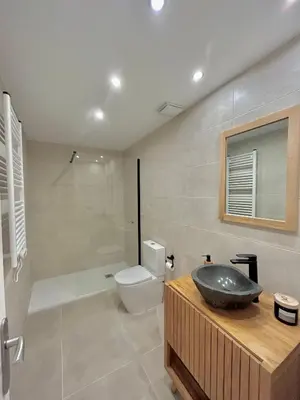 Un baño de Luminoso y reformado apartamento a 1min de playa