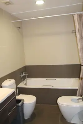 Un baño de Piso SolyMar TRIMAR