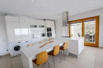 Una cocina o zona de cocina en Catalunya Casas Modern Magnificence , only a few km to the beach!