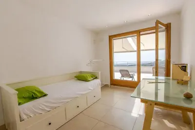Cama o camas de una habitación en Catalunya Casas Modern Magnificence , only a few km to the beach!