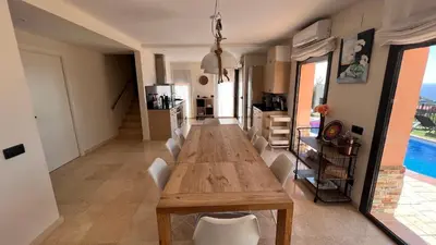 Una televisión o centro de entretenimiento en Luxury Villa Marina