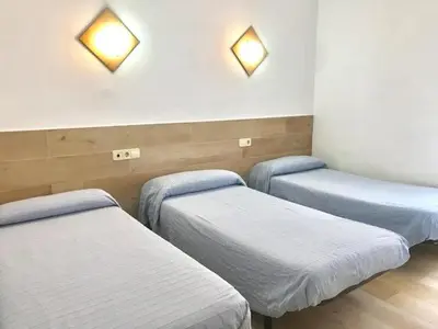 Cama o camas de una habitación en Hostal Casa Torrent