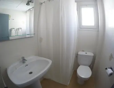 Un baño de Hostal Mediterráneo