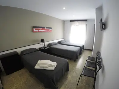 Cama o camas de una habitación en Hostal Mediterráneo