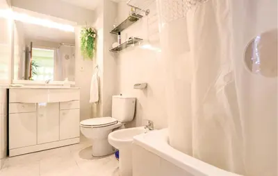 Un baño de Awesome Home In Santa Susanna With Wifi