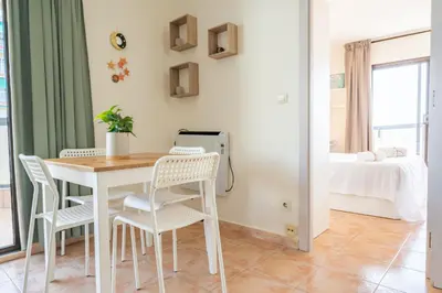 Cama o camas de una habitación en HomeHolidaysRentals Barcelona-Costa Barcelona