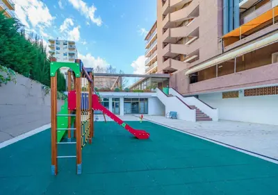 Zona de juegos infantil en HomeHolidaysRentals Barcelona-Costa Barcelona
