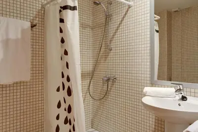 Un baño de Empordanet 1A
