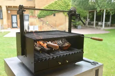 Barbacoa disponible para clientes en el hotel
