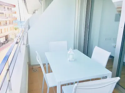 Un balcón o terraza de Ancora Frontbeach Luxury Apartment