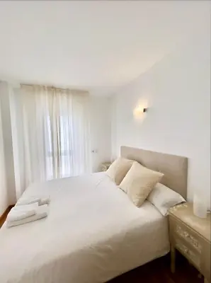 Cama o camas de una habitación en Ancora Frontbeach Luxury Apartment