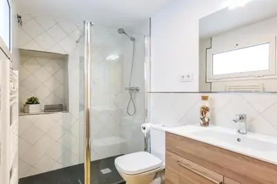 Un baño de Lets Holidays FISHERMAN HOUSE IN OLD TOWN of TOSSA DE MAR