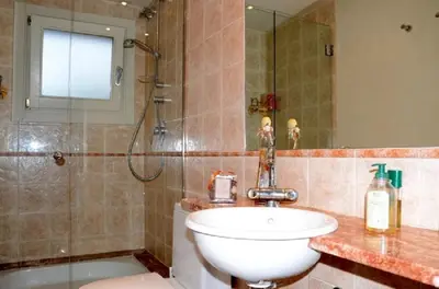 Un baño de Can Coll Peratallada