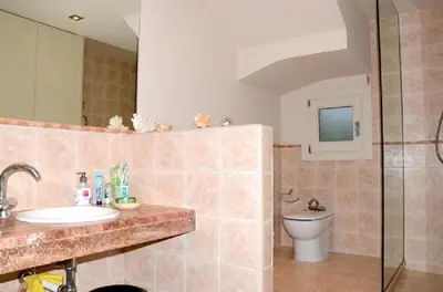 Un baño de Can Coll Peratallada