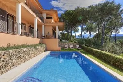 Piscina en o cerca de Roure