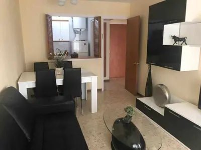 Una televisión o centro de entretenimiento en Las Antillas Piscina y Terraza Playa Fenals 4pax