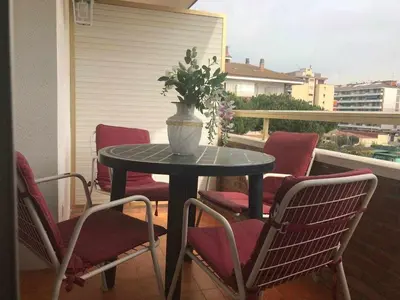 Un balcón o terraza de Las Antillas Piscina y Terraza Playa Fenals 4pax
