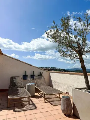 Un balcón o terraza de Begur Sunset 2 bedroom loft close to the center of Begur. With terrace and gorgeous sea views H42