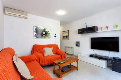 Una televisión o centro de entretenimiento en Maison Lamic 2