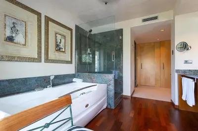 Un baño de Suites del Mar Fenals Apartments