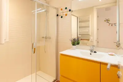 Un baño de YUTA by Danlux Invest