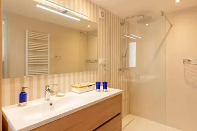 Un baño de YUTA by Danlux Invest