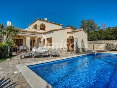 Piscina en o cerca de Villa Puig Rosell