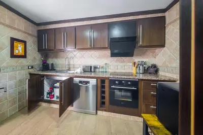 Una cocina o zona de cocina en Villa Del Sol