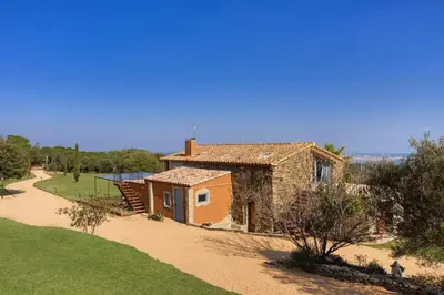 Paisaje cerca of this country house