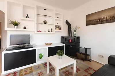 Una televisión o centro de entretenimiento en Lets Holidays APARTMENT with TERRACE NEAR BEACH