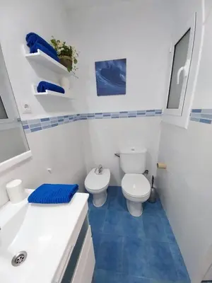 Un baño de APARTAMENTO con TERRAZA VISTAS AL MAR