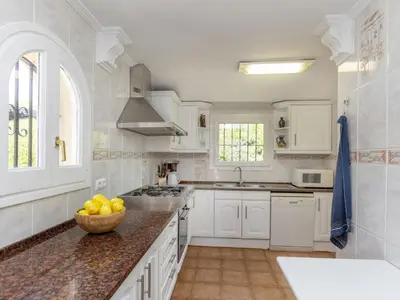 Una cocina o zona de cocina en Holiday Home Origami by Interhome