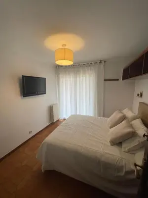 Una televisión o centro de entretenimiento en 1ra Linea Platja de Sant Feliu