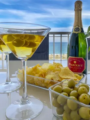 Bebidas en fantasticas vistas a mar