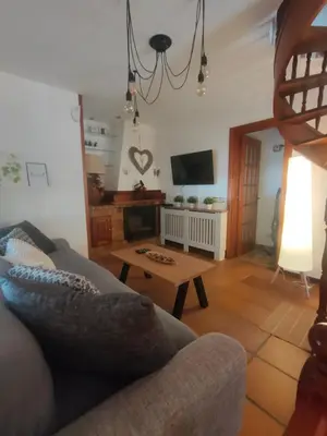 Una televisión o centro de entretenimiento en villa aranda