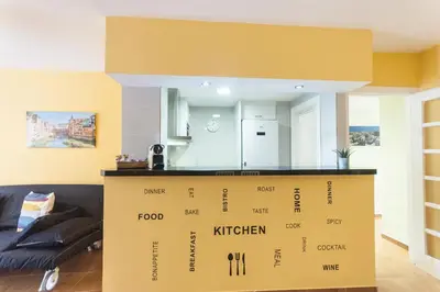 Una cocina o zona de cocina en Lets Holidays RENOVATED APARTMENT NEAR BEACH