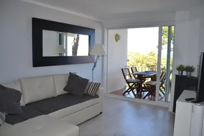 Una televisión o centro de entretenimiento en Apartamento recien reformado a 300 metros del mar
