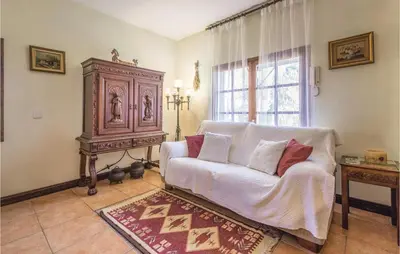 Zona de estar de Lovely Home In Vidreres With Wifi